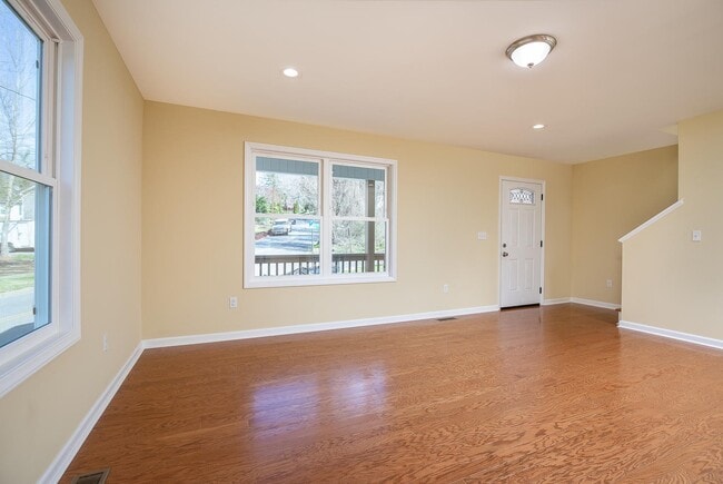 Building Photo - Modern Home in Shiloh!