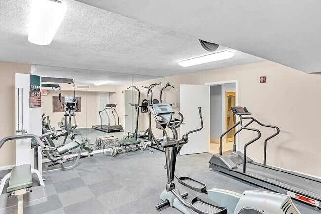 Building Photo - 525 N Ocean Blvd