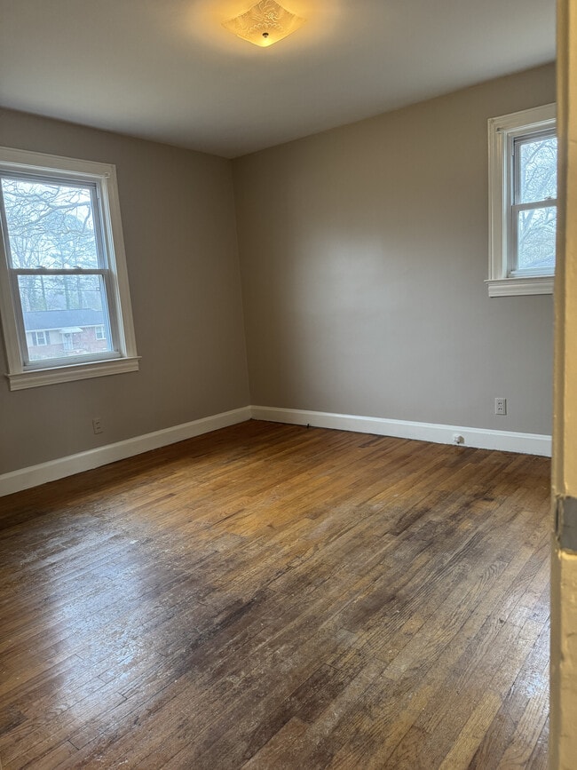 Building Photo - 230 Elaine Ave