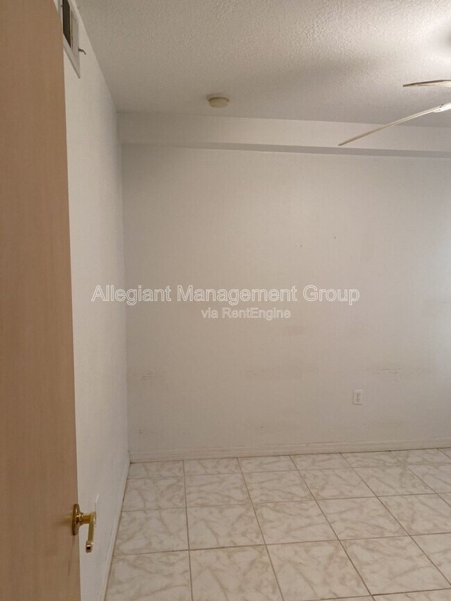 Building Photo - 8722 Rain Forest Pl