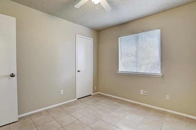 Building Photo - 2443 Autumn Springs Ln