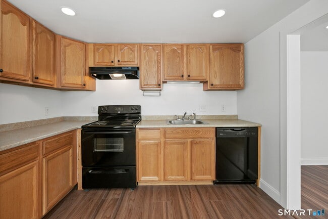 Building Photo - 14 Center Ave