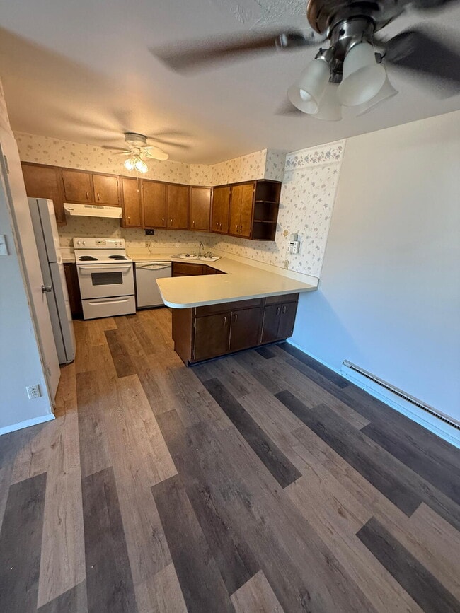 Building Photo - Spacious 3-Bedroom Apartment in Hazelwood!