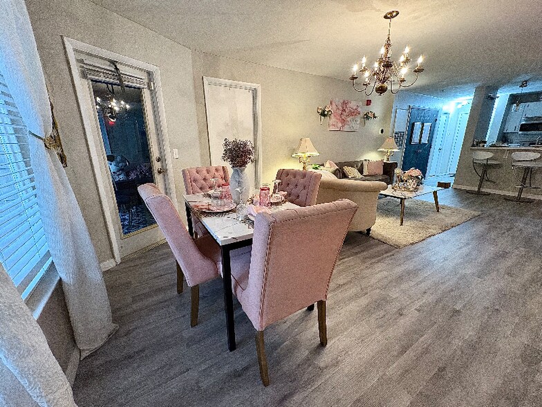 Building Photo - 4000 SW 23rd St