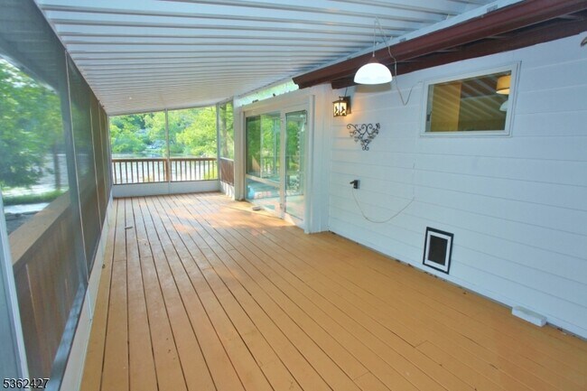 Building Photo - 56 Rogerene Way