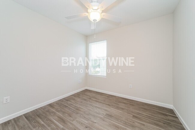 Building Photo - 573 Kit St