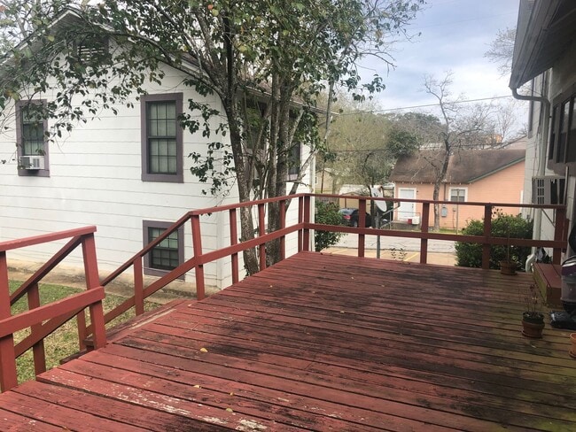 Building Photo - Two bedroom Apartment close to SHSU