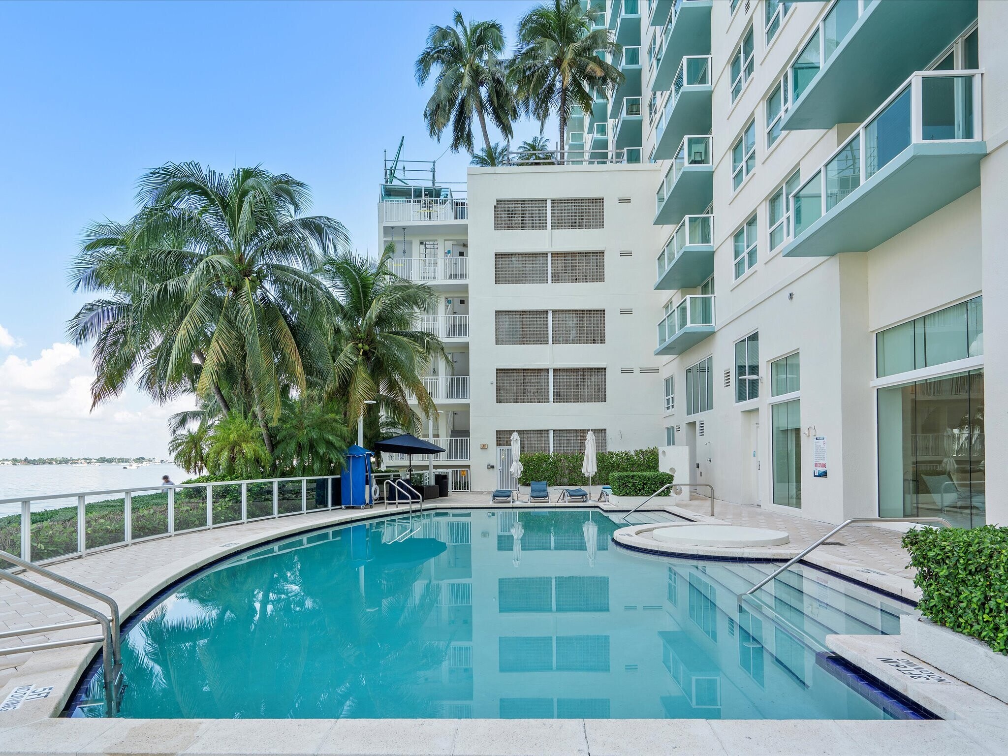 Building Photo - 650 West Ave