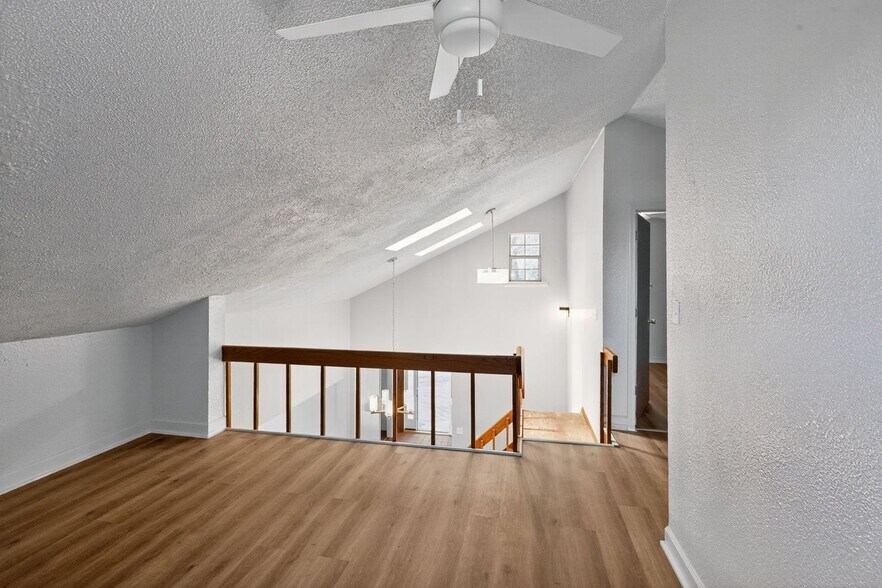 Building Photo - 606 N Miller St