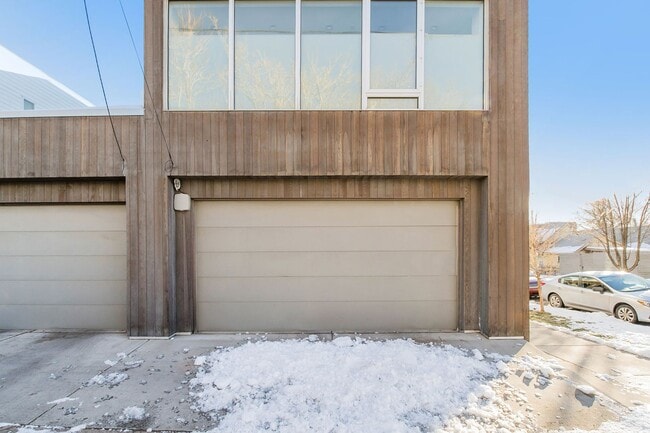 Building Photo - Modern 3BD, 4BA LoHi Townhome with Large Balcony and 2-Car Garage