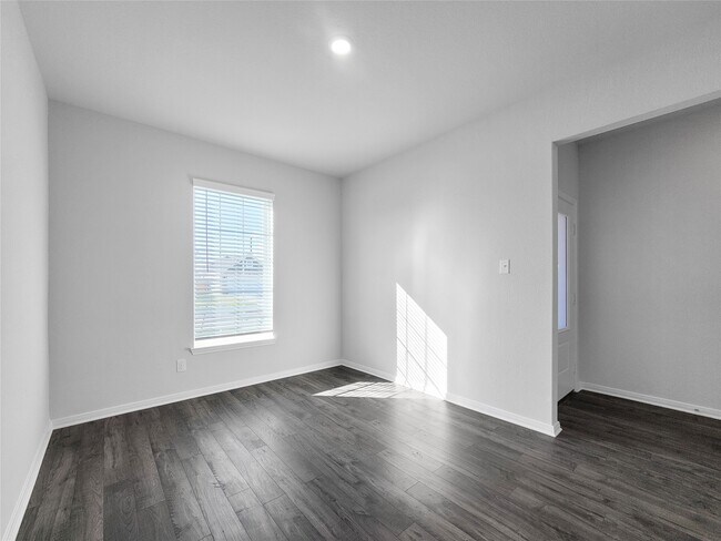 Building Photo - 7518 Thrips Ln
