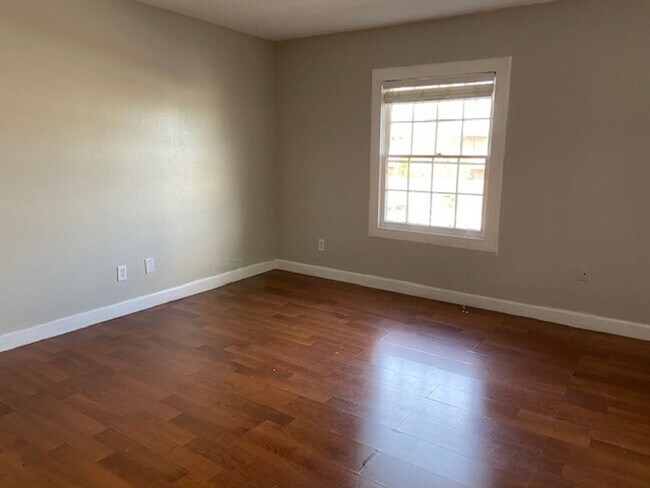 Building Photo - FREE 1ST MONTH RENT Studio Condo on Lake Howell With Boat Launch Lake Access & Pool!