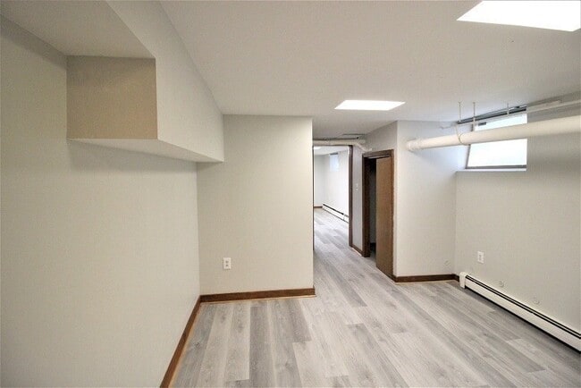 Building Photo - 8 Thurston Rd