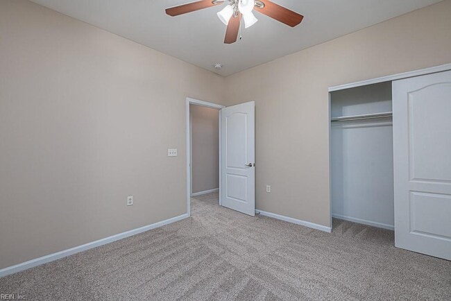 Building Photo - 5300 Warminster Dr