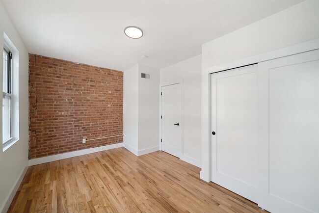 Building Photo - 163 3rd St