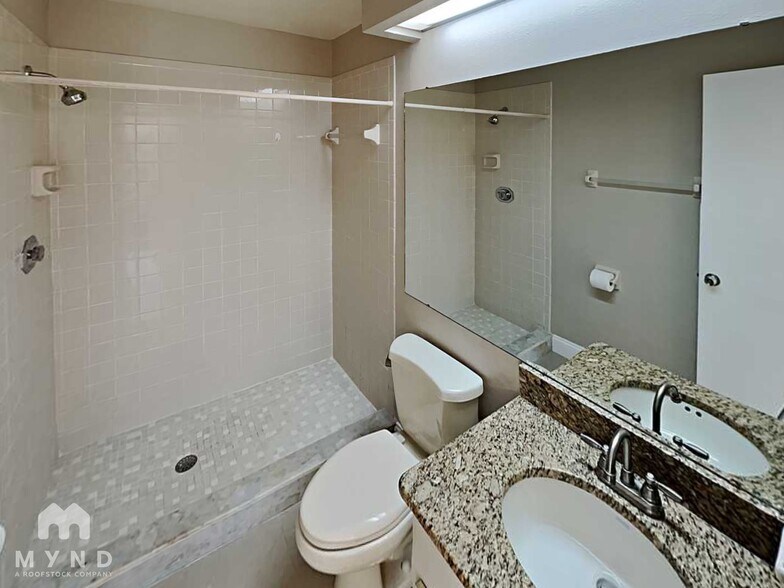 Building Photo - 8310 Clermont St