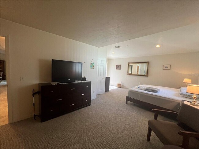 Building Photo - 3177 Clifford St