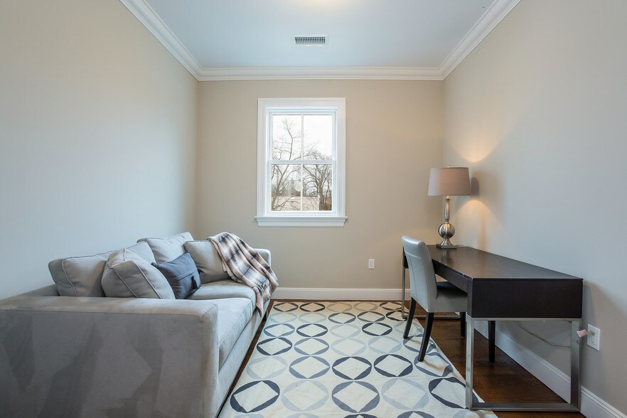 Building Photo - 52 Brookside Dr