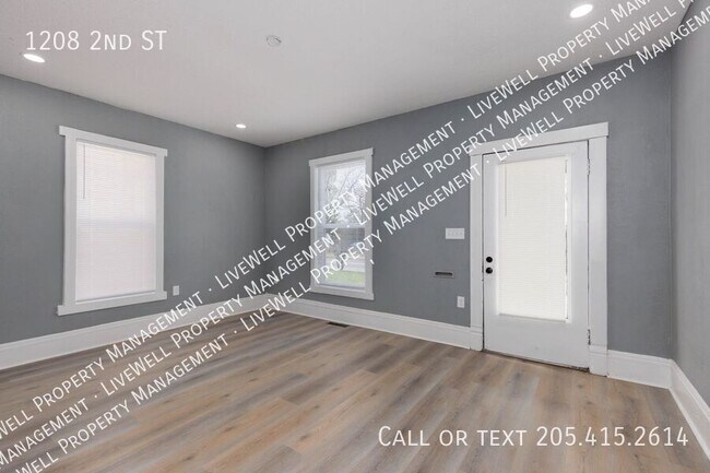 Building Photo - 1208 2nd St