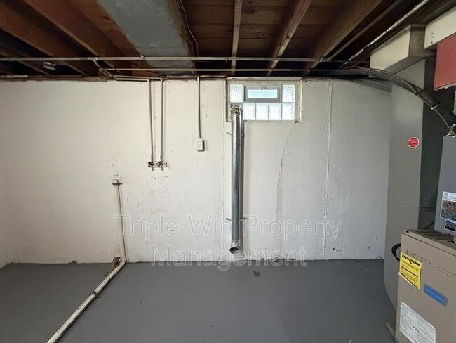 Building Photo - 6801 Knoll Ave