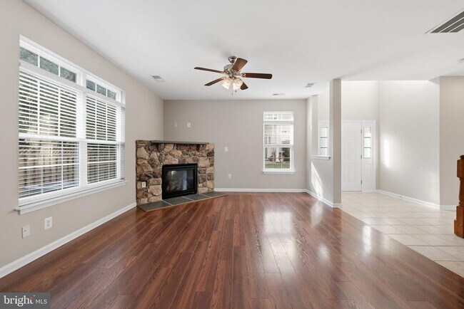 Building Photo - 300 Kintyre Ln