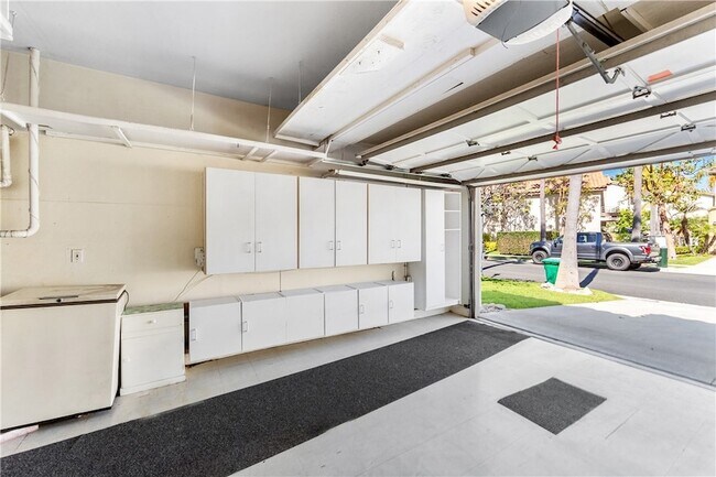 Building Photo - 5824 Spinnaker Bay Dr