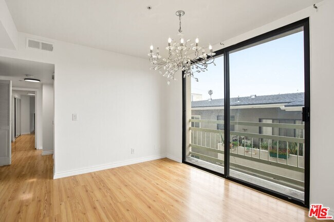 Building Photo - 1059 S Sherbourne Dr