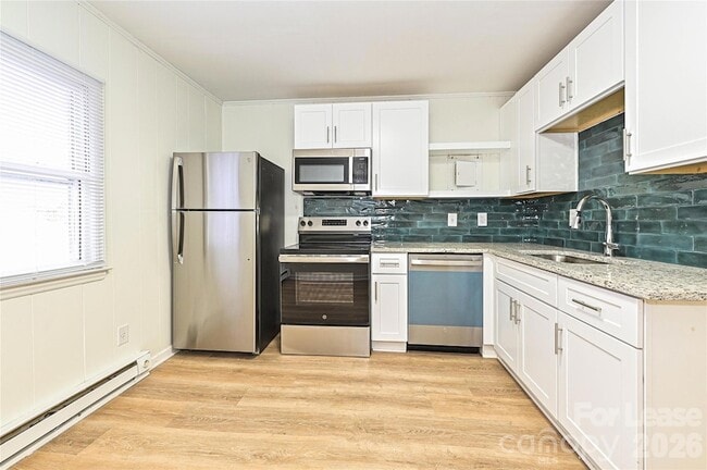 Building Photo - 300 E Hudson St