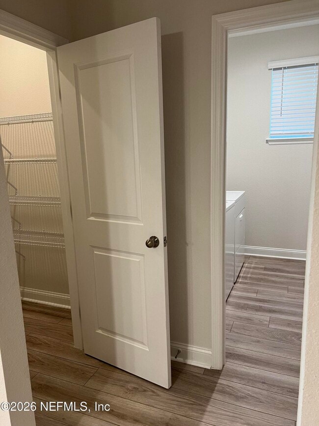 Building Photo - 504 Blue Daze St