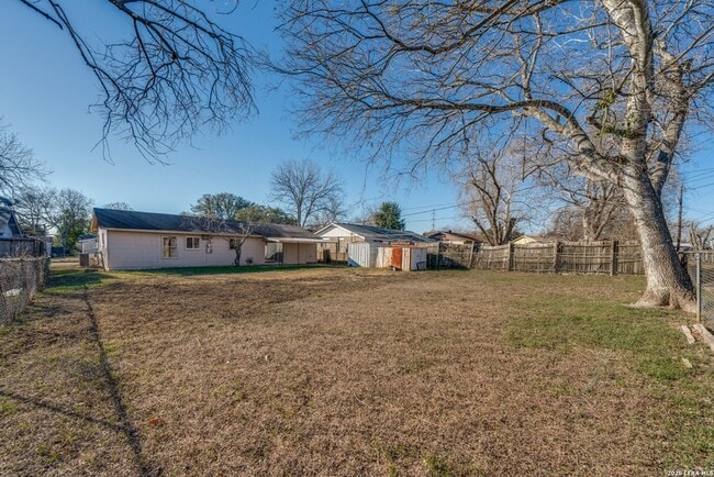 Building Photo - 827 Horseshoe Trail