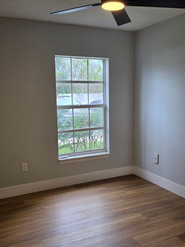 Building Photo - FOR RENT!! RECENTLY RENOVATED 2 BEDROOM 2 BATH CONDO (FIRST FLOOR)...