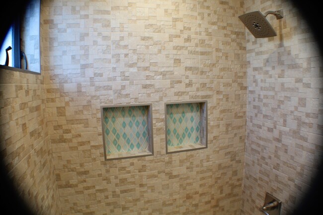 Building Photo - 3827 W Ave 42