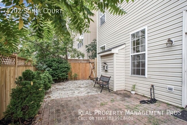 Building Photo - 4202 Sonia Ct