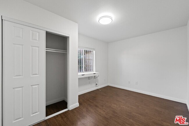 Building Photo - 1128 Irolo St