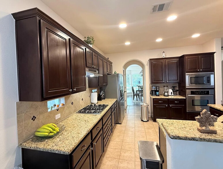 Building Photo - Room in House on Bridie Path