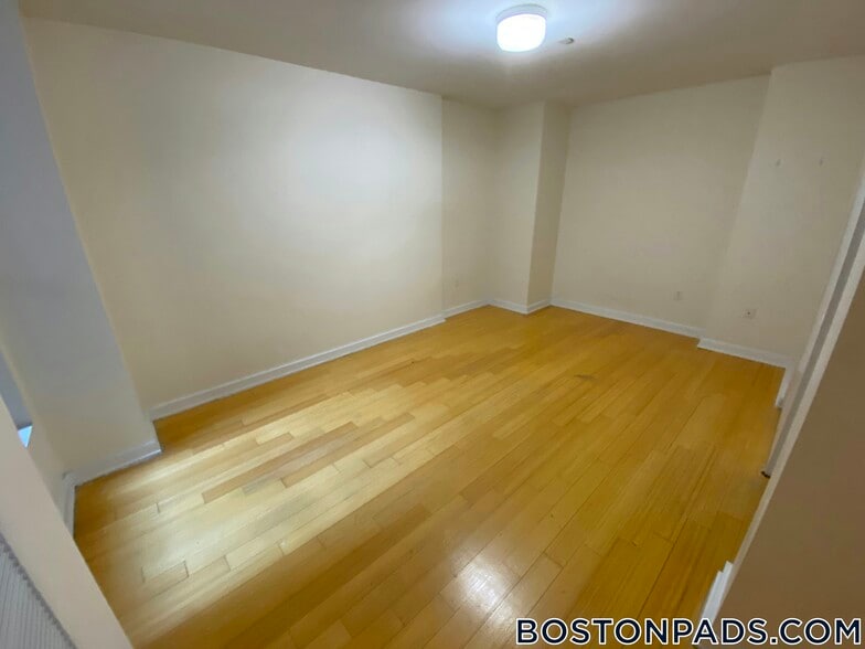 Building Photo - 40 Boylston St