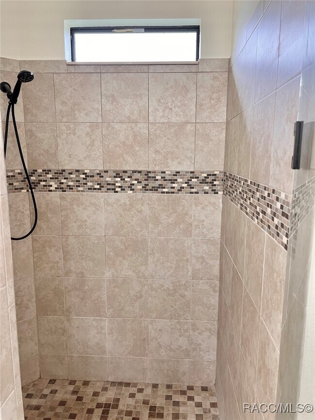 Building Photo - 2395 N Brentwood Cir