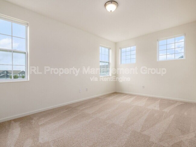 Building Photo - 5861 Yellowfin Ln
