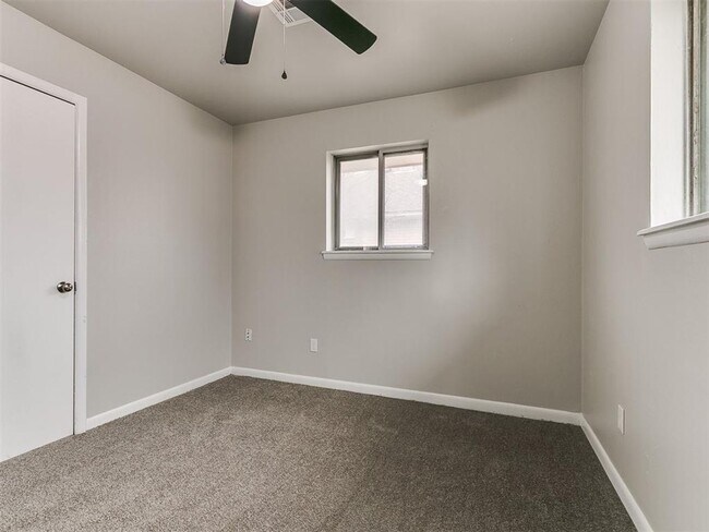 Building Photo - Super 4 Bed 1.5 Bath in the South Gate Addn in Moore, OK