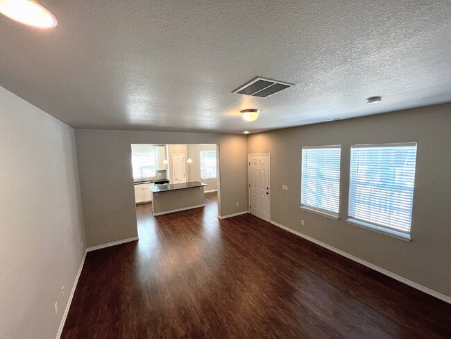 Building Photo - Beautiful 3-Bedroom Townhouse for Rent in Wolf Ranch