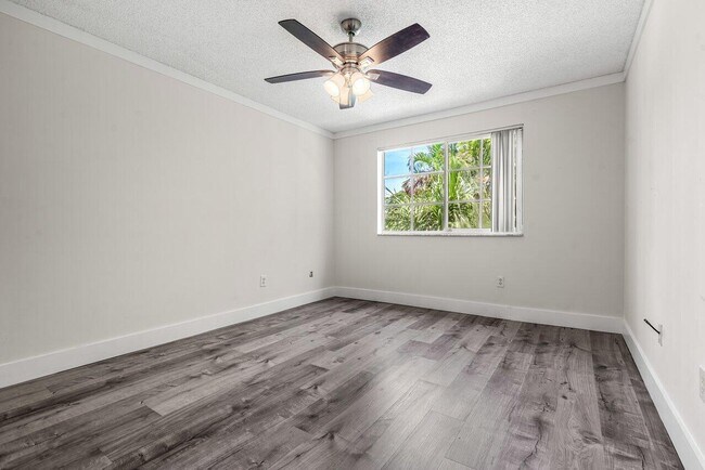 Building Photo - 127 Yacht Club Way