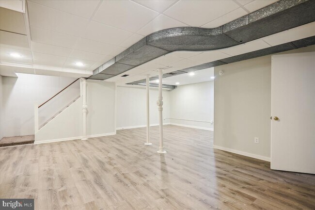 Building Photo - 8709 Sleepy Hollow Ln