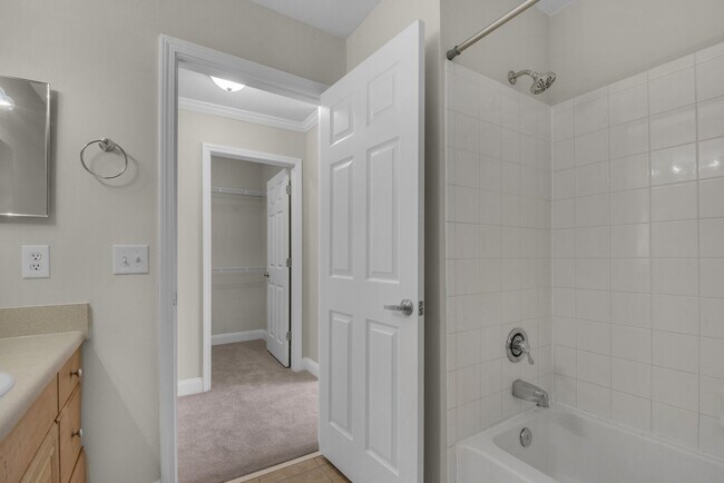Building Photo - 537 Wingspan Way