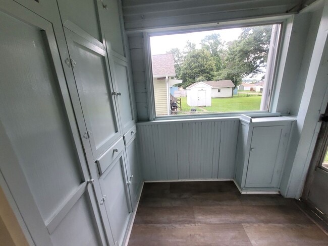 Building Photo - Two Bedroom near the Iowa State Fairgrounds!