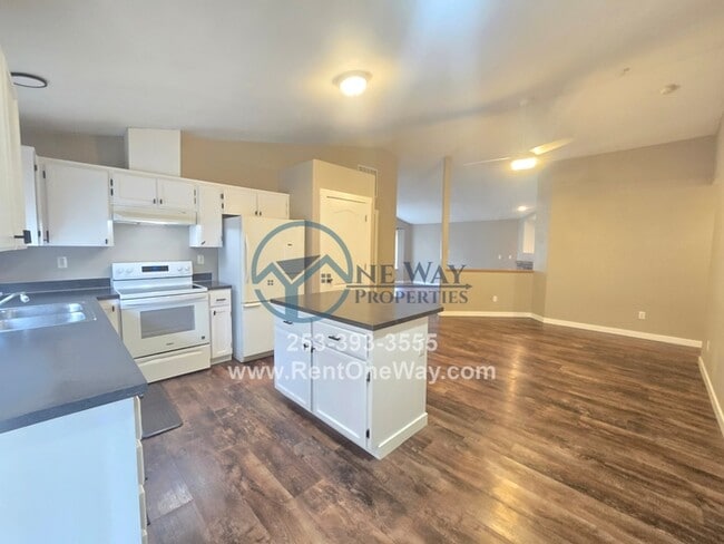 Building Photo - 1120 S 90th St Ct