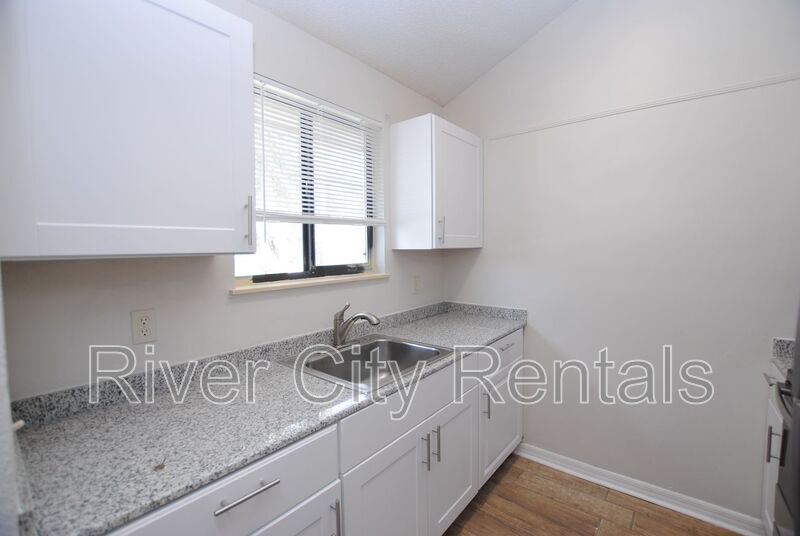 Building Photo - 2443 N Seabury Pl