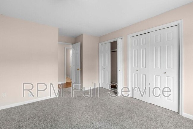 Building Photo - 135 Hicks Rd