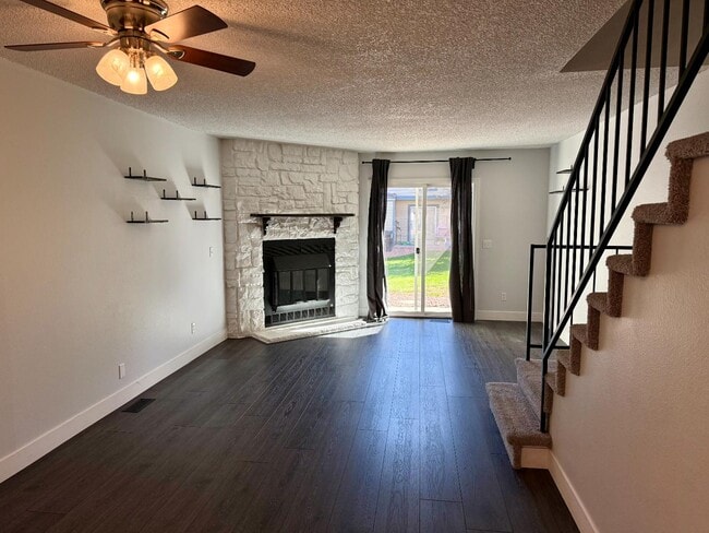 Building Photo - 3646 Queen Anne Way
