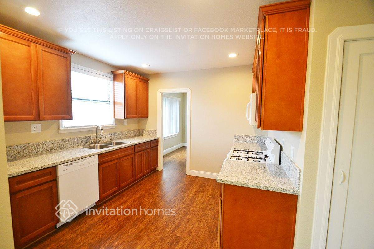 Building Photo - 1440 Beach St