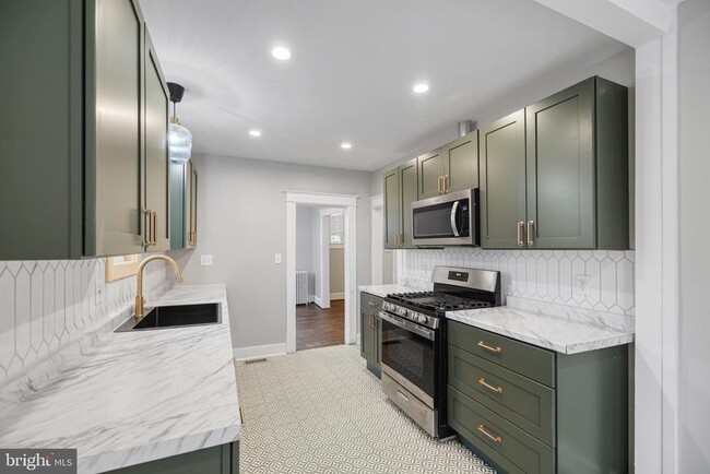 Building Photo - 5123 Crittenden St